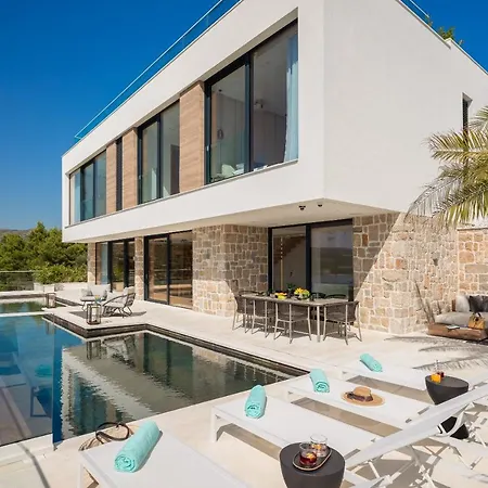 Villa Luxury Diamond Two With Pool