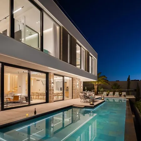Luxury Diamond Two With Pool Villa