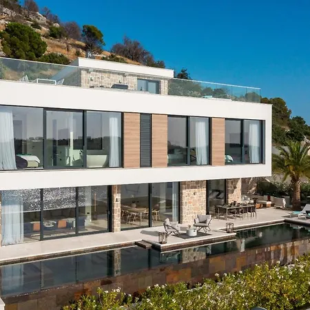 Luxury Diamond Two With Pool Villa *