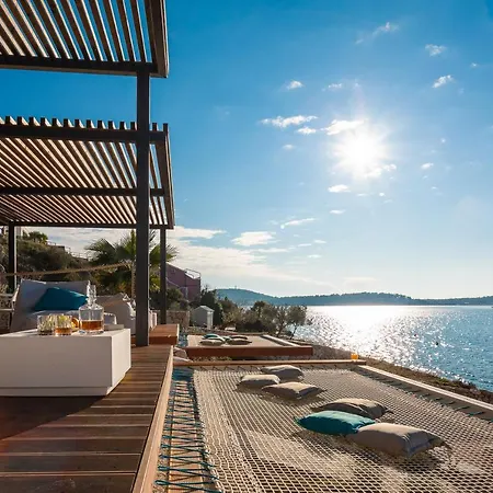 Luxury Diamond Two With Pool Podglavica