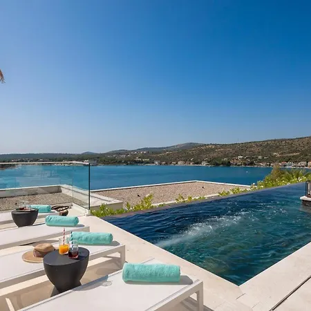 Villa Luxury Diamond Two With Pool *