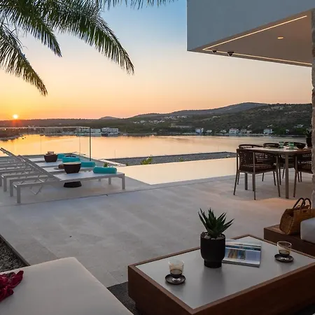 Luxury Diamond Two With Pool * Podglavica