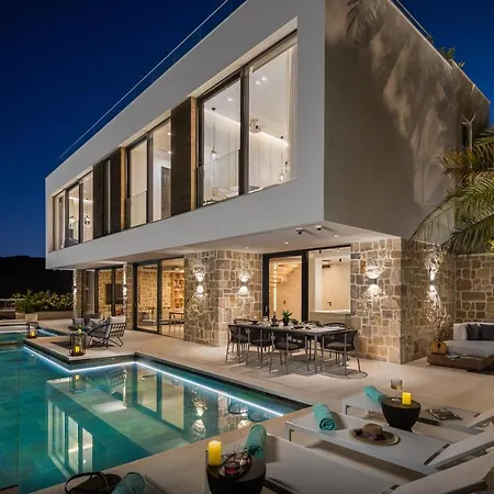 Villa Luxury Diamond Two With Pool