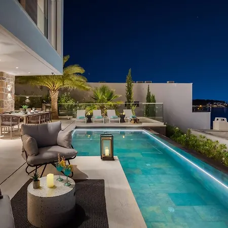 Villa Luxury Diamond Two With Pool Podglavica