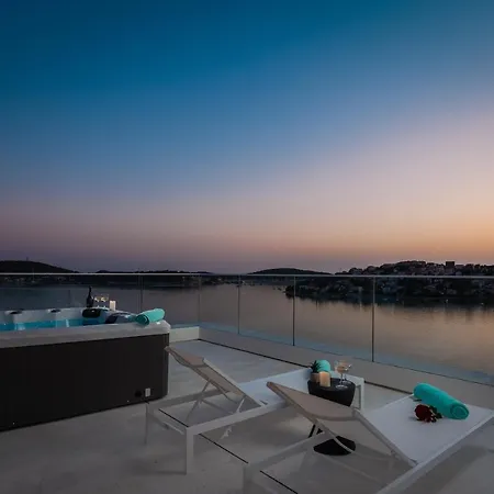 Luxury Diamond Two With Pool Villa *