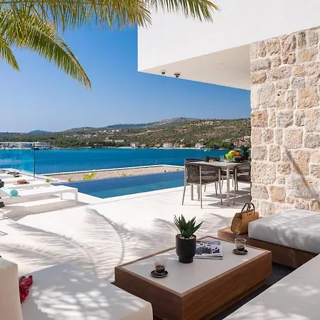 Villa Luxury Diamond Two With Pool *