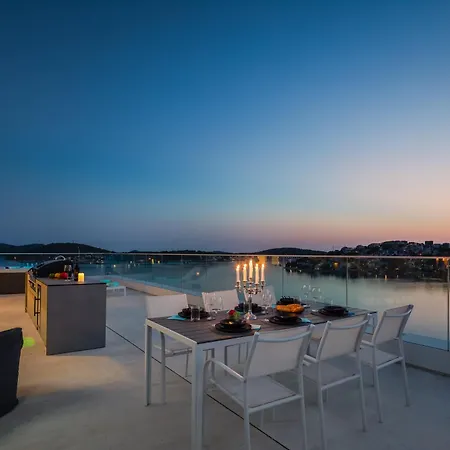 Villa Luxury Diamond Two With Pool Podglavica