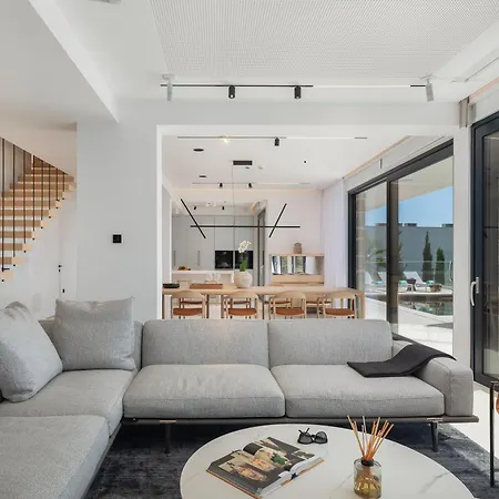 Luxury Diamond Two With Pool Villa Podglavica