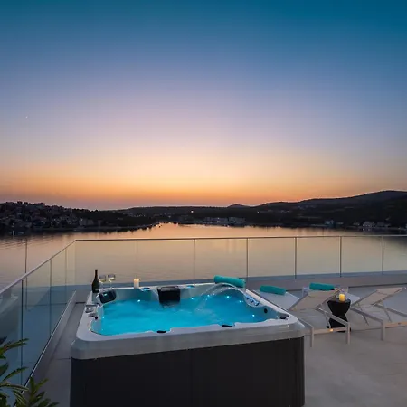 Luxury Diamond Two With Pool * Podglavica