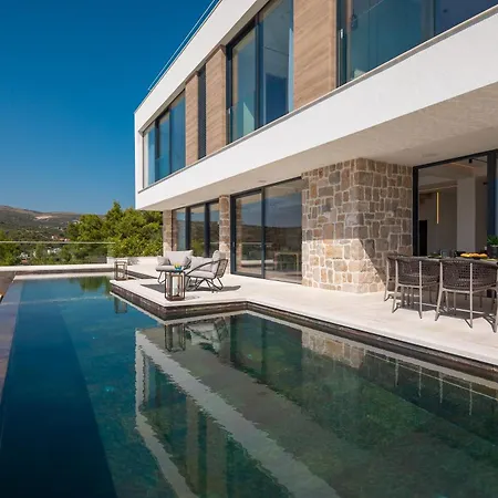 Luxury Diamond Two With Pool Villa