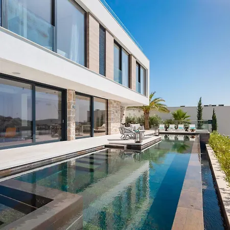 Luxury Diamond Two With Pool Podglavica