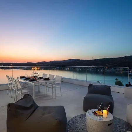Luxury Diamond Two With Pool Villa