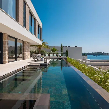 Luxury Diamond Two With Pool Villa Podglavica