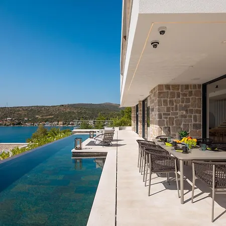 Luxury Diamond Two With Pool * Podglavica