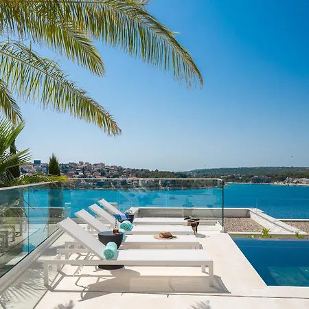 Luxury Diamond Two With Pool Villa Podglavica